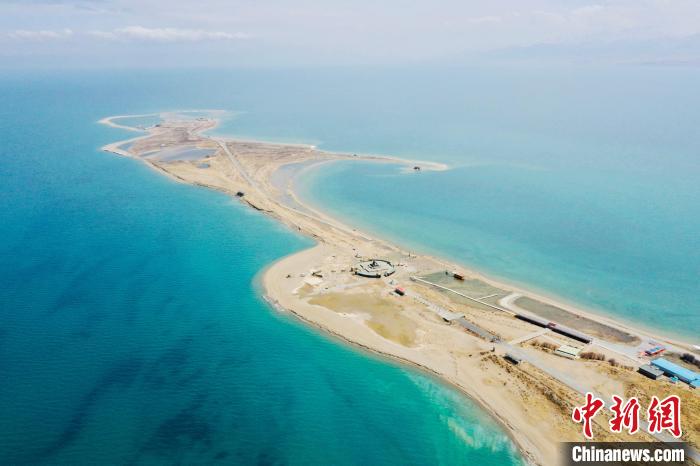 圖為青海湖?！±罱瓕?攝