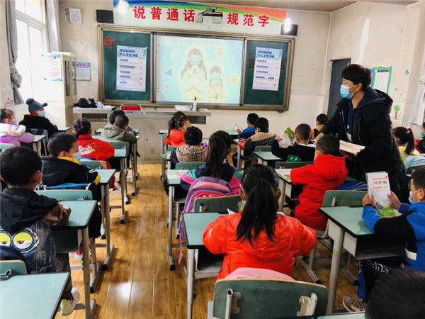 圖片默認標題_fororder_4、恢復(fù)上課的學(xué)生們-攝影-左斌
