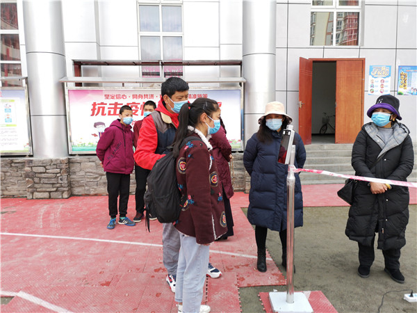 圖片默認(rèn)標(biāo)題_fororder_1、學(xué)生排隊(duì)進(jìn)入校園-攝影-左斌