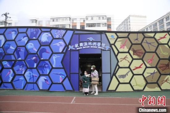 圖為西寧市第一中學(xué)濕地科普宣教館。　李江寧 攝