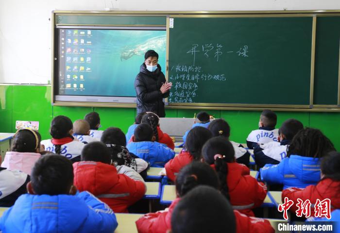 圖為學(xué)生正在上課?！●R銘言 攝