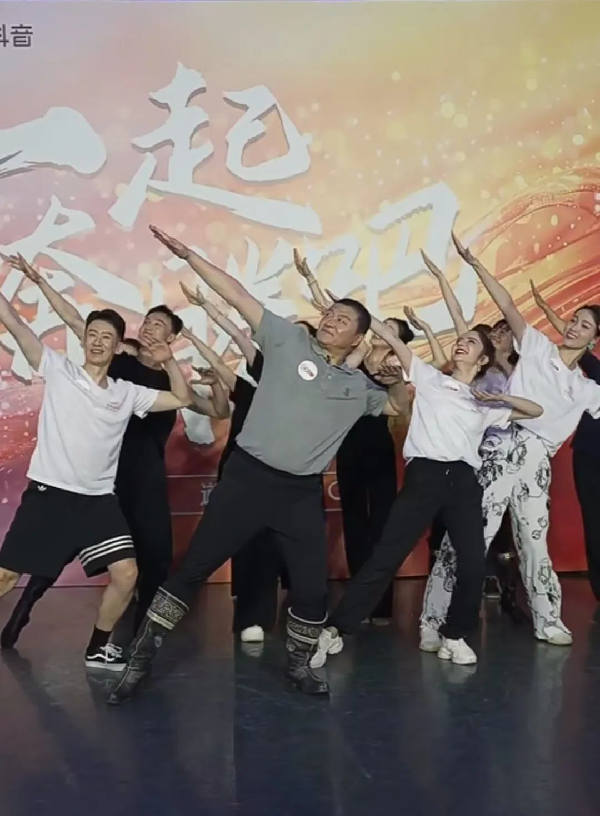 講好中華民族共同體故事，讓網(wǎng)絡(luò)“連心”更“聚心”