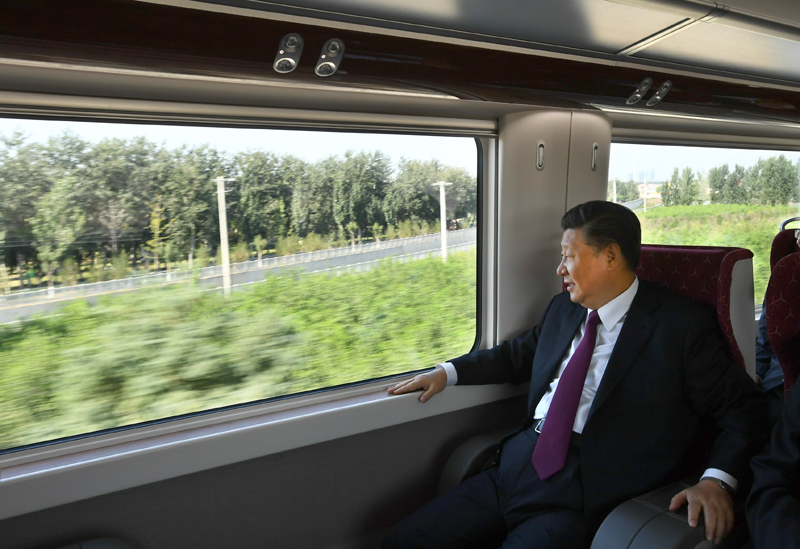 2019年9月25日，習(xí)近平總書記乘坐軌道列車前往北京大興國際機(jī)場。