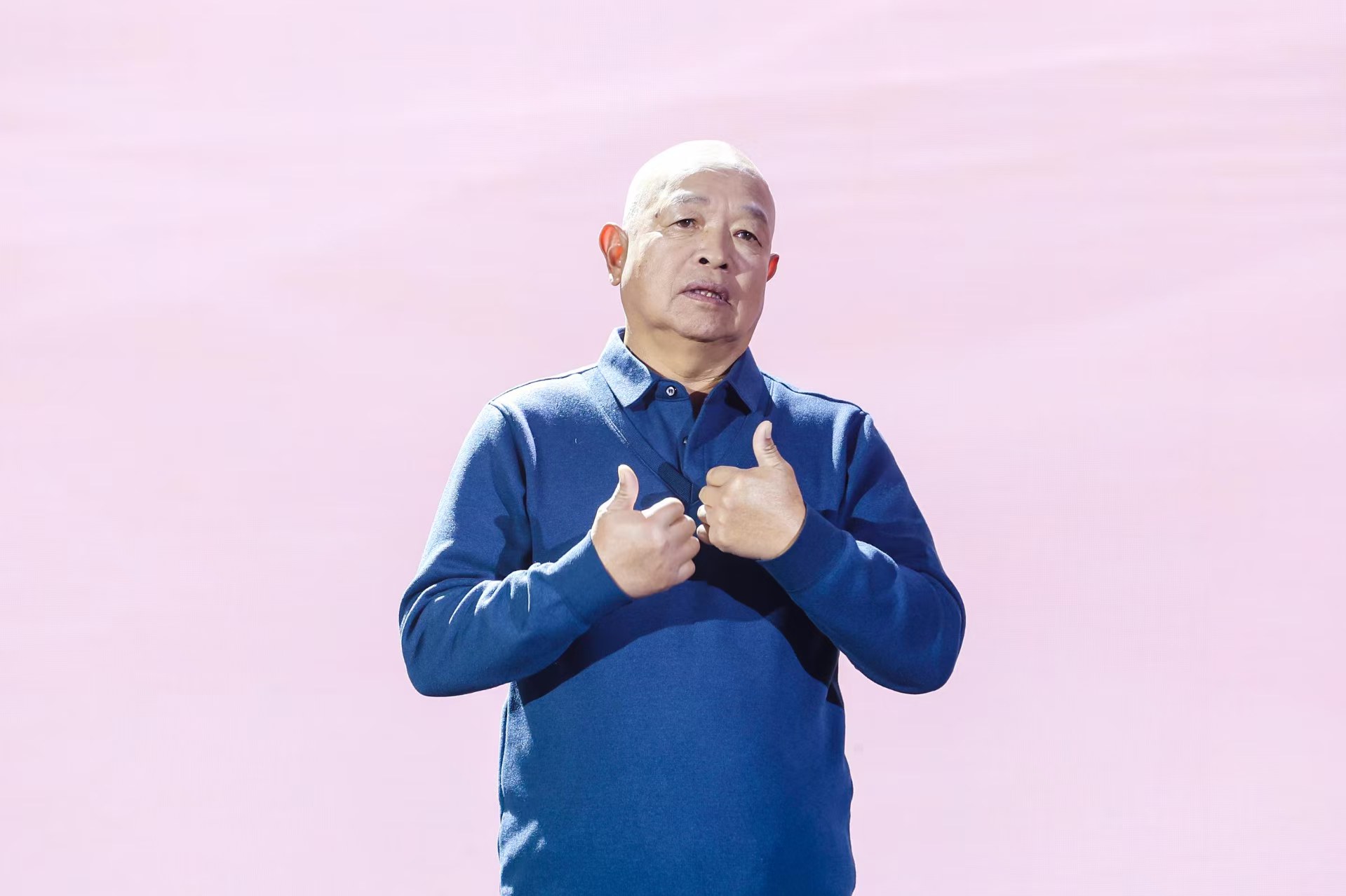 “山東好人”、煙臺市無聲洗車場經(jīng)理柳興濤。人民視頻供圖。