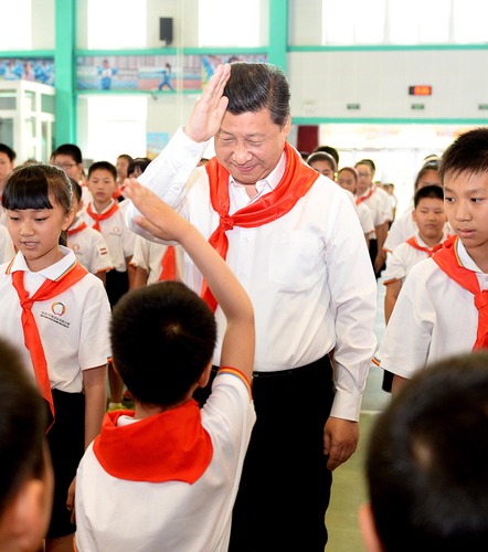 2014年5月30日，習(xí)近平總書記來到北京市海淀區(qū)民族小學(xué)，參加慶?！傲弧眹H兒童節(jié)活動(dòng)。