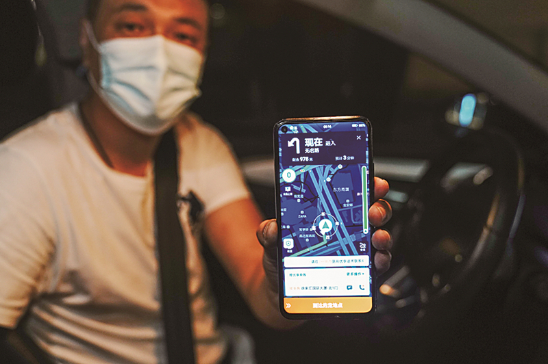2022年6月1日凌晨，網(wǎng)約車司機(jī)黃興展示他當(dāng)天接到的第一單。