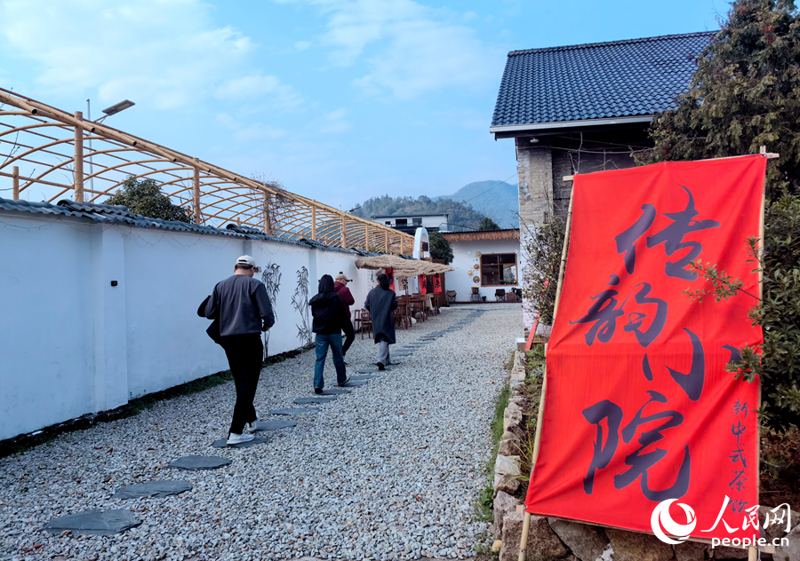 舊茶廠改造后的“傳韻小院”新中式茶館。人民網(wǎng)記者 林曉麗攝