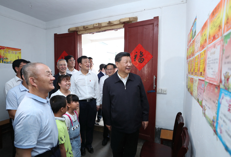 2019年5月20日，習近平總書記在江西省贛州市于都縣梓山鎮(zhèn)潭頭村看望村民孫觀發(fā)一家人。