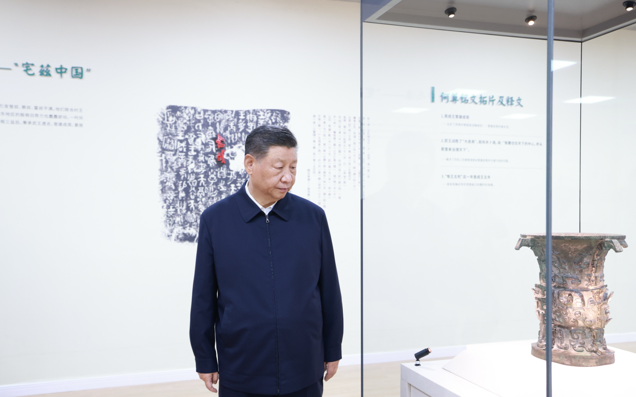 2024年9月10日，習(xí)近平總書(shū)記在前往甘肅考察途中，來(lái)到陜西寶雞參觀寶雞青銅器博物院。