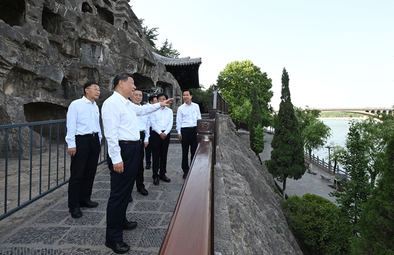 2025年5月19日至20日，中共中央總書記、國家主席、中央軍委主席習(xí)近平在河南考察。這是19日下午，習(xí)近平在洛陽龍門石窟考察。新華社記者 謝環(huán)馳 攝
