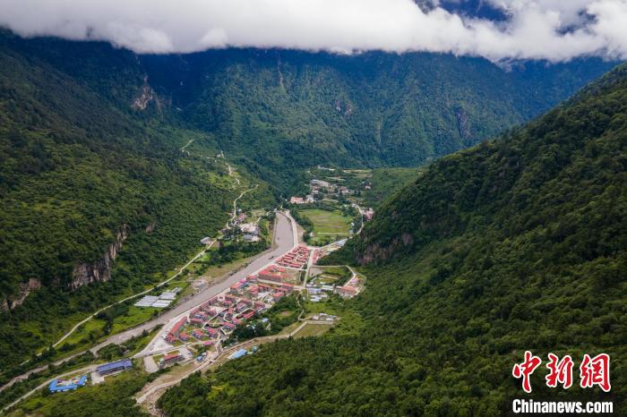 西藏山南勒布溝風(fēng)光?！〗w波 攝