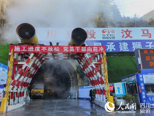 獅子坪隧道口。郭瑩 攝