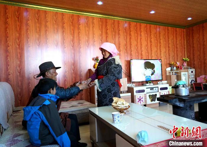 圖為易地搬遷后的哇保家。　才項(xiàng)什姐 攝
