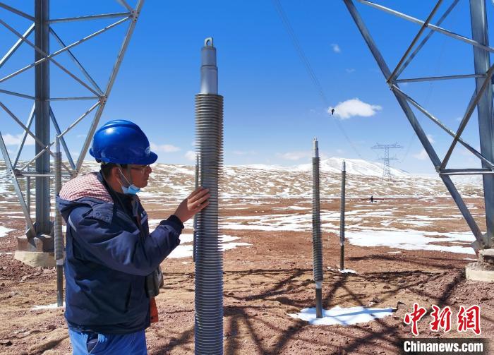 “電力天路”青藏聯網工程沿線凍土層十年來保持穩(wěn)定