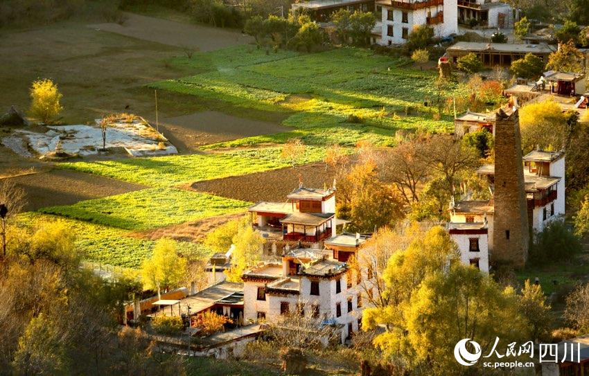 丹巴美景。李永安攝
