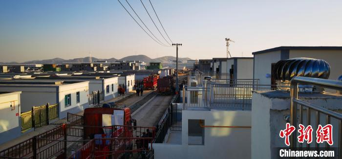 圖為蘭州新區(qū)移民安置區(qū)。　魏建軍 攝