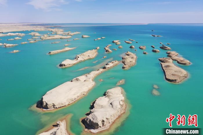 航拍青海大柴旦烏素特水上雅丹奇特景觀?！●R銘言 攝