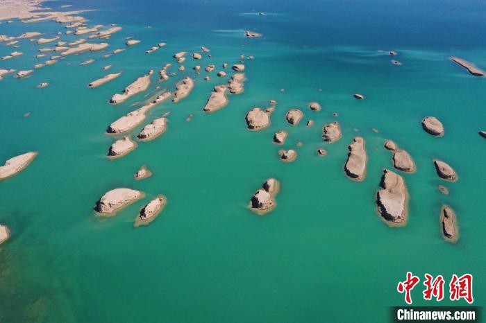 航拍青海大柴旦烏素特水上雅丹奇特景觀?！●R銘言 攝