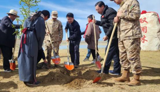 保護黃河干支流域生態(tài)，軍地共建“雙擁林”防護帶。四川省退役軍人事務(wù)廳供圖