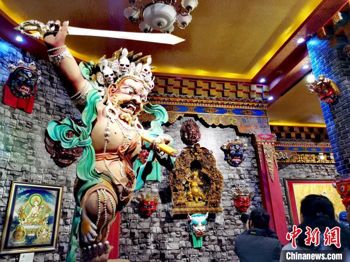 青海“金色谷地”熱貢：唐卡、泥塑璀璨奪目