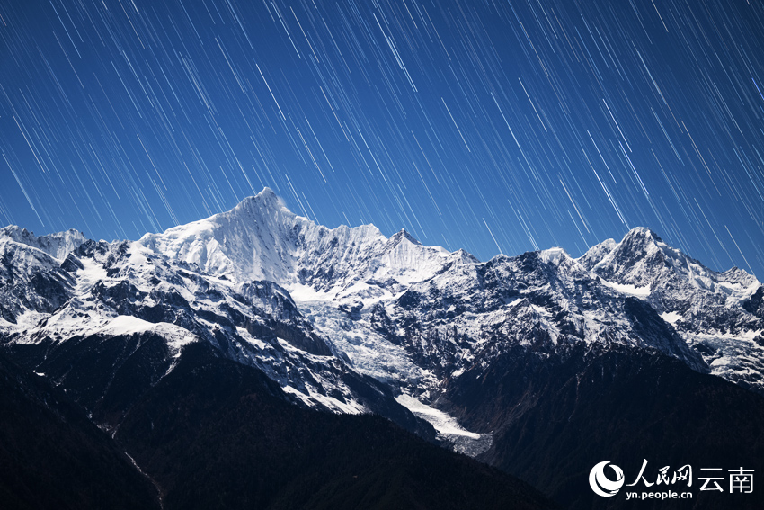 梅里雪山“星河流淌”奇觀。趙一舟攝