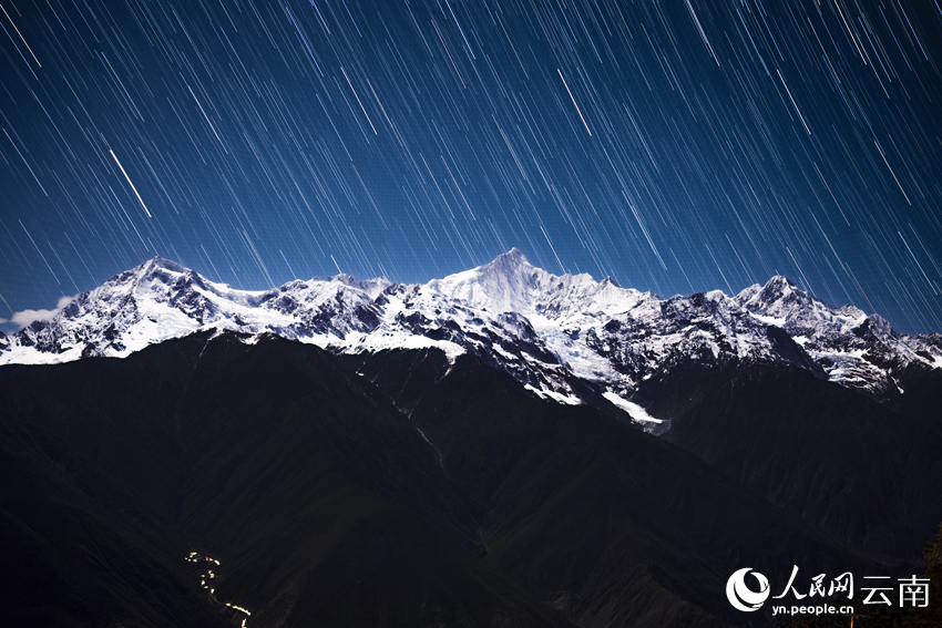 梅里雪山“星河流淌”奇觀。趙一舟攝