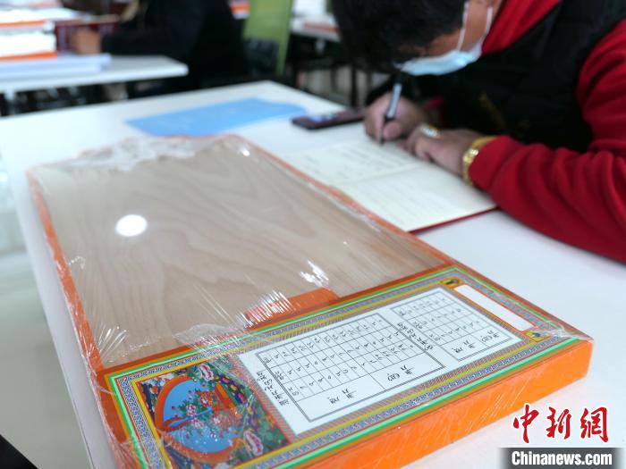 圖為天文歷算計(jì)算工具?！≈x牧 攝