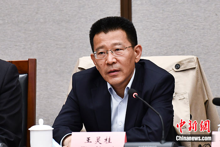 5月16日，由中國(guó)社會(huì)科學(xué)院西藏智庫(kù)、中國(guó)社會(huì)科學(xué)院民族學(xué)與人類學(xué)研究所主辦的第五屆西藏智庫(kù)國(guó)際論壇在北京舉行。中國(guó)社會(huì)科學(xué)院副院長(zhǎng)王靈桂在致辭中表示，今年是西藏和平解放70周年，西藏人民團(tuán)結(jié)奮斗，把貧窮落后的舊西藏建設(shè)成經(jīng)濟(jì)發(fā)展、文化繁榮、社會(huì)進(jìn)步、環(huán)境良好、生活幸福的社會(huì)主義新西藏，西藏歷史上第一次徹底消滅了絕對(duì)貧困，同全國(guó)人民一起，西藏各族人民已經(jīng)走進(jìn)全面建成小康社會(huì)的新時(shí)代，進(jìn)入歷史發(fā)展的新坐標(biāo)。 <a target='_blank' ><p  align=