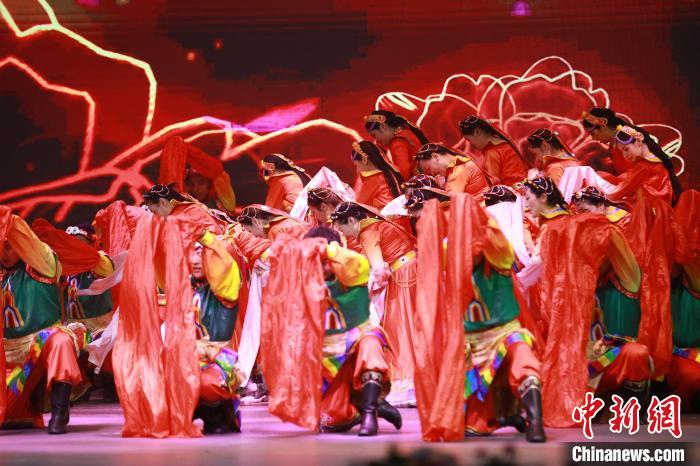 圖為農(nóng)行西藏分行演出現(xiàn)場?！∞r(nóng)行西藏分行 供圖