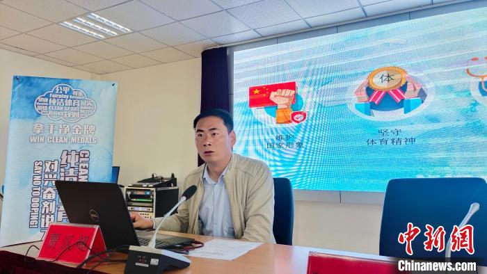 西藏自治區(qū)體育科學(xué)研究所助理研究員、國家級(jí)純潔體育教育講師賈漢超講座?！∝暽＠?攝