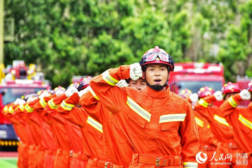誓師大會現(xiàn)場。人民網(wǎng) 李海霞 攝