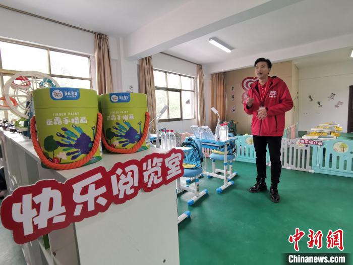 拉薩市堆龍德慶區(qū)幫普村的“心路文化空間”設(shè)有舒適的閱覽室?！≮w延 攝