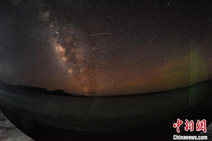 錯鄂湖星空璀璨，一顆流星劃過?！?lt;a target='_blank' ></p><p  align=