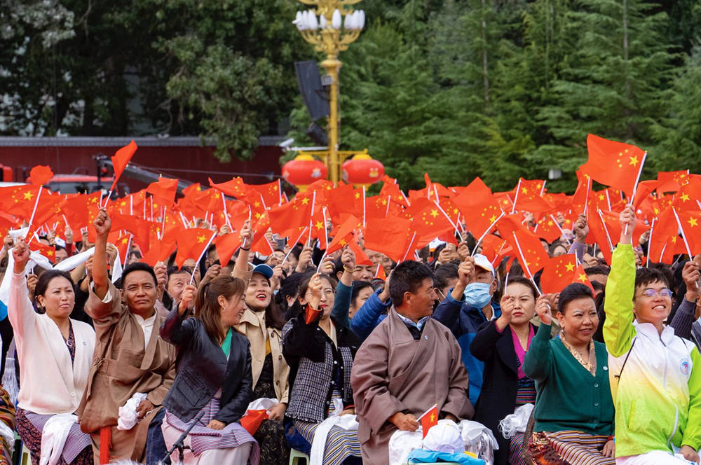 8月19日10時，慶祝西藏和平解放70周年大會在拉薩市布達拉宮廣場隆重舉行。徐馭堯 攝