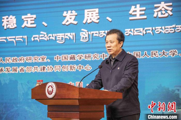 圖為西藏民族大學(xué)黨委書記、副校長(zhǎng)劉凱在開幕式上致辭?！钪覍?攝