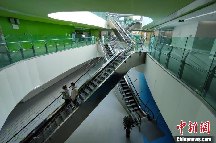 圖為西藏自治區(qū)婦產(chǎn)兒童醫(yī)院內(nèi)景。　江飛波 攝