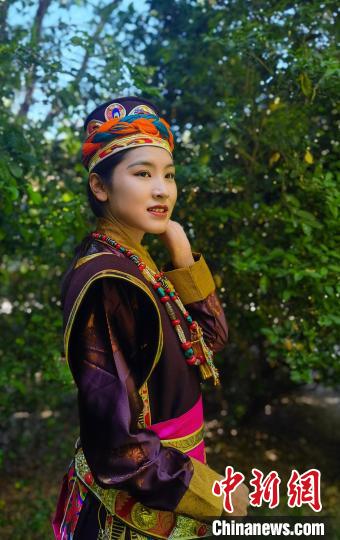 圖為國家級(jí)非遺項(xiàng)目——林芝工布藏族服飾?！±盍?攝