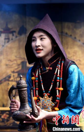 圖為西藏自治區(qū)級(jí)非遺項(xiàng)目——山南浪卡子縣的羊卓服飾?！±盍?攝
