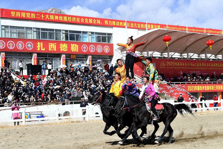 藏歷新年，精彩的馬術(shù)表演。潘多攝