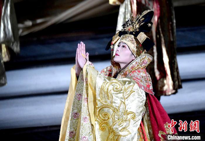 3月17日，西藏拉薩，《文成公主》大型史詩(shī)劇演出現(xiàn)場(chǎng)。　李林 攝