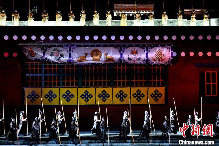 3月17日，西藏拉薩，《文成公主》大型史詩(shī)劇演出現(xiàn)場(chǎng)。　李林 攝