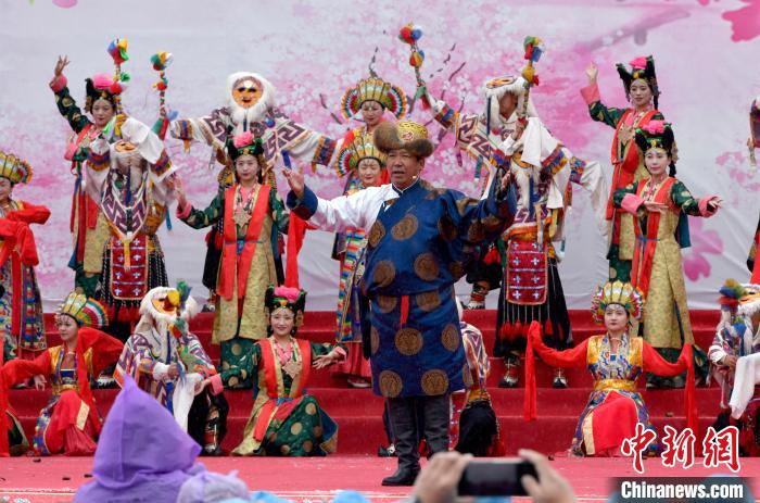 3月28日，西藏林芝第二十屆桃花旅游文化節(jié)開幕式上的文藝表演?！±盍?攝