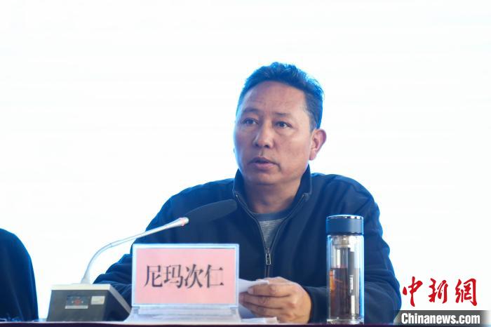 西藏自治區(qū)體育局黨組副書記、局長尼瑪次仁講話。　貢確 攝
