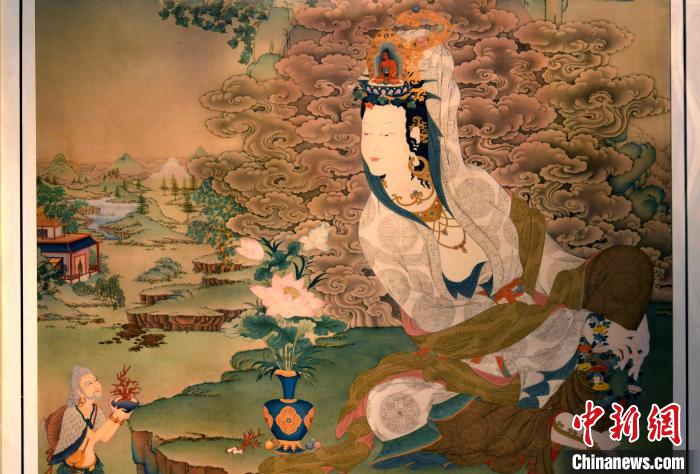 圖為5月16日，展覽中新創(chuàng)唐卡作品《靜息觀音》(局部)?！±盍?攝