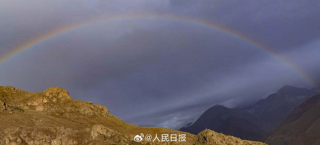 接好運！青藏高原現(xiàn)巨大彩虹橋