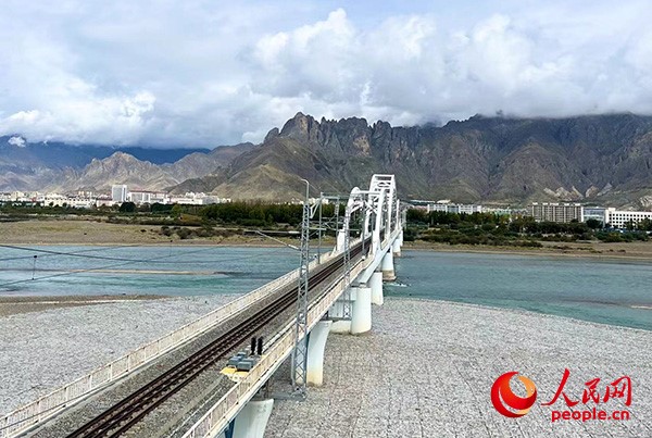 拉薩河特大橋。張敏穎 攝