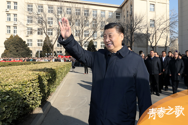 2019年1月17日，習(xí)近平在天津南開大學(xué)向?qū)W生揮手致意。